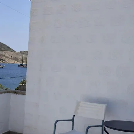 Patmos Cute Seafront Escape For 2 アパート Grikos Bay (Patmos)